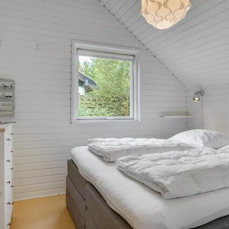 Holiday home Runa - 500m From The Sea In Ne Jutland By Interhome *